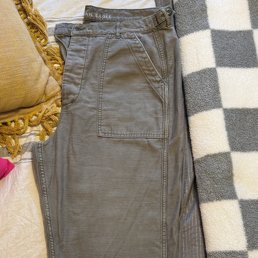 American Eagle Outfitters women Cargo Pants in olive green